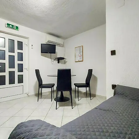 1 Bedroom In Apartment Lopar