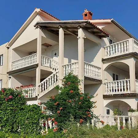 Apartment 1 Bedroom In