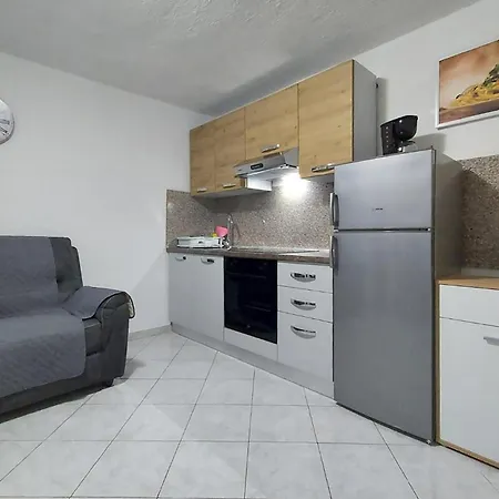 1 Bedroom In Apartment Lopar
