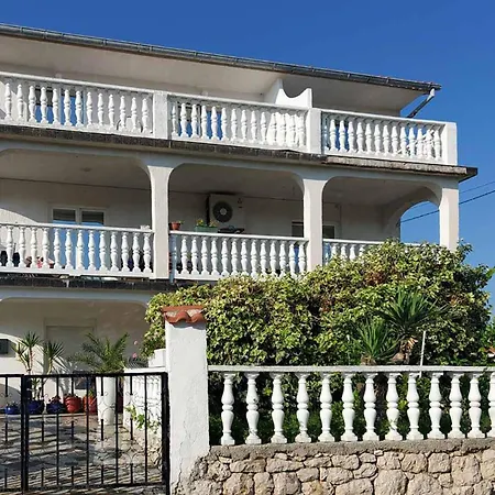 1 Bedroom In Apartment